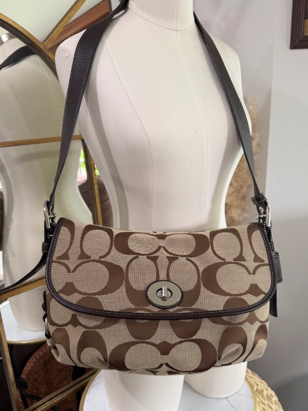 Coach Signature Canvas Leather Turn Lock Shoulder Bag Y2K Brown Style F15171